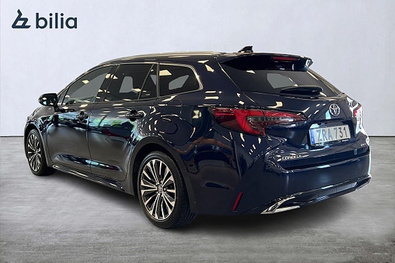 Toyota Corolla 2 of 5