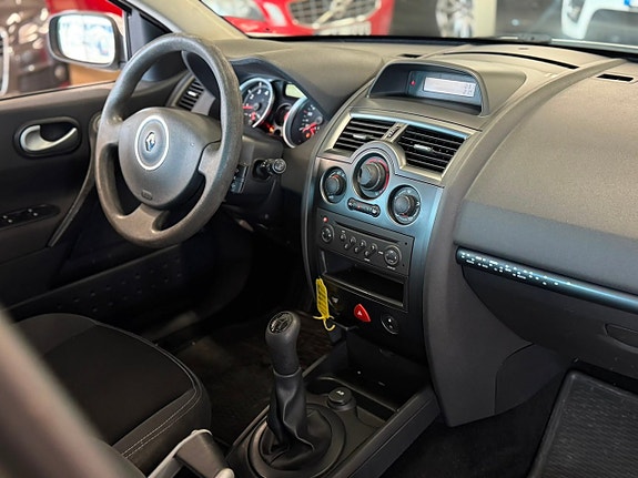 Renault Megane 11 of 13