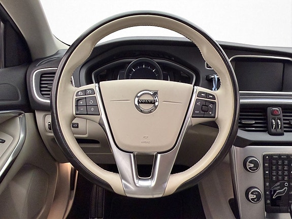 Volvo V40 Cross Country 14 of 30