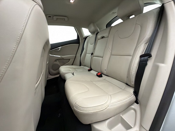 Volvo V40 Cross Country 23 of 30