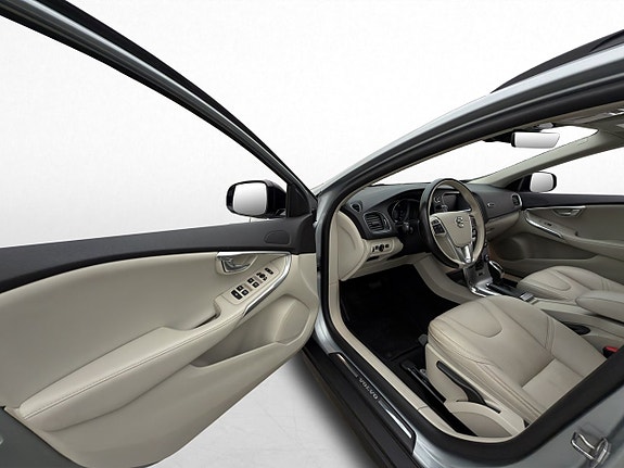 Volvo V40 Cross Country 11 of 30
