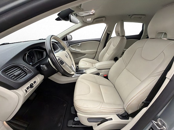 Volvo V40 Cross Country 12 of 30