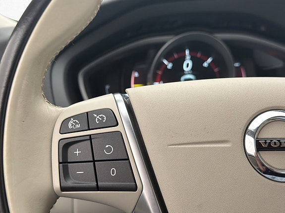Volvo V40 Cross Country 15 of 30