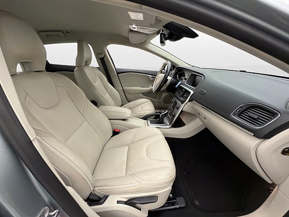 Volvo V40 Cross Country 24 of 30