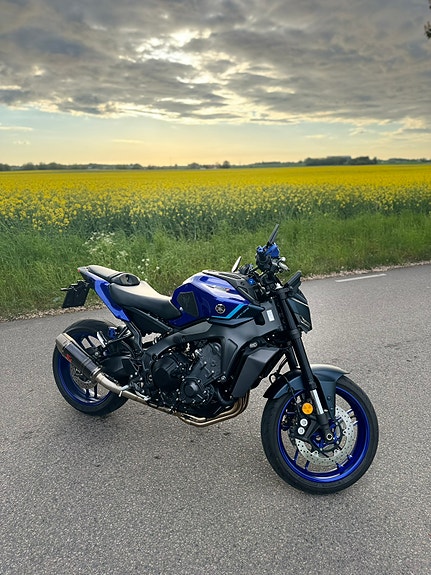 Yamaha MT-09 4 of 5