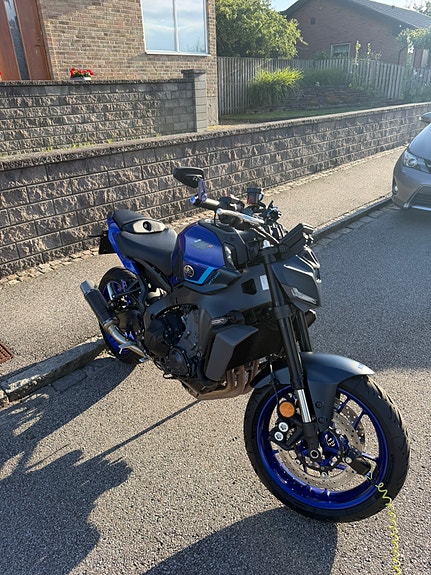 Yamaha MT-09 2 of 5