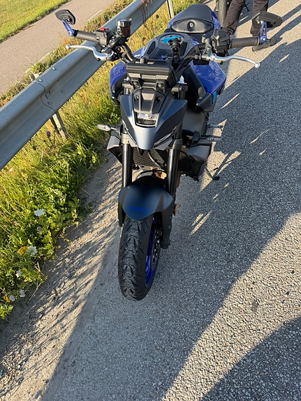 Yamaha MT-09 3 of 5