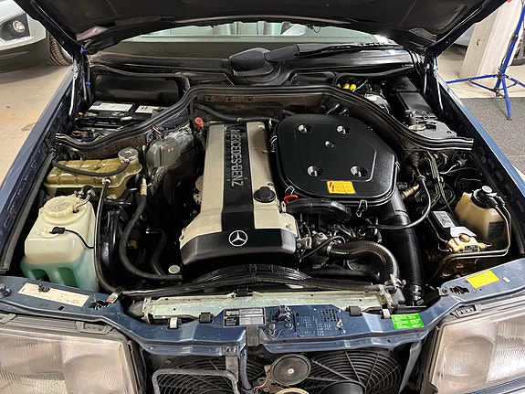 Mercedes-Benz 300 CE-24 8 of 9