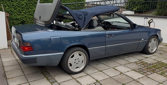 Mercedes-Benz 300 CE-24 9 of 9