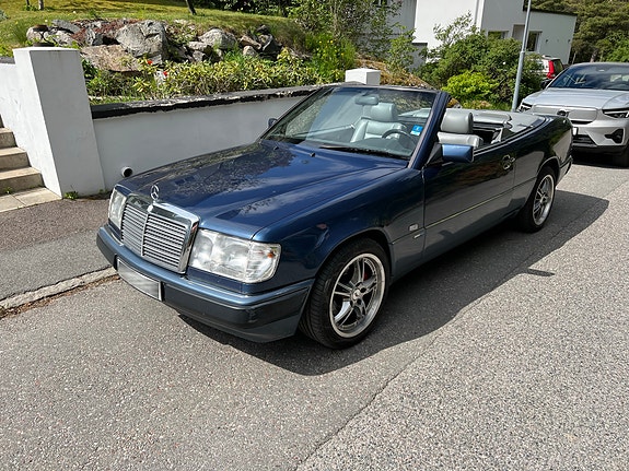 Mercedes-Benz 300 CE-24 3 of 5