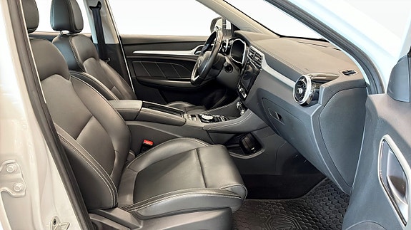 MG ZS 3 of 5