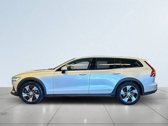 Volvo V60 Cross Country 4 of 5
