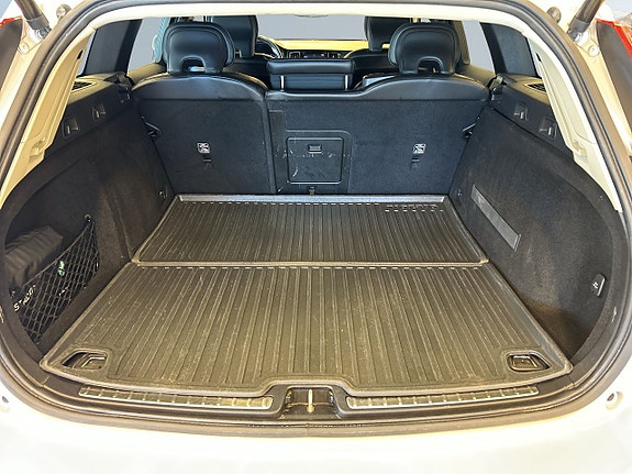Volvo V60 Cross Country 12 of 20
