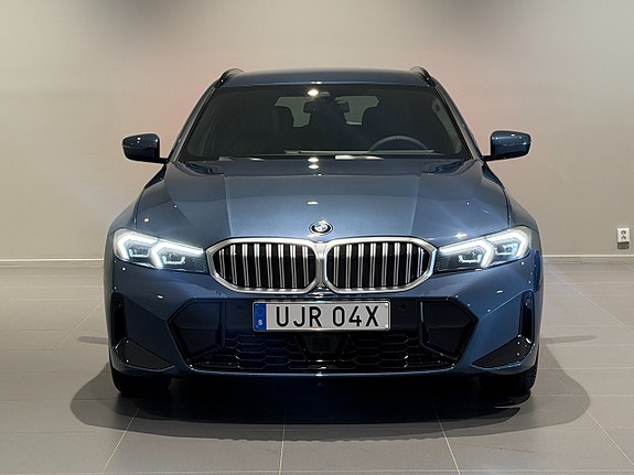 BMW 320d 2 of 5