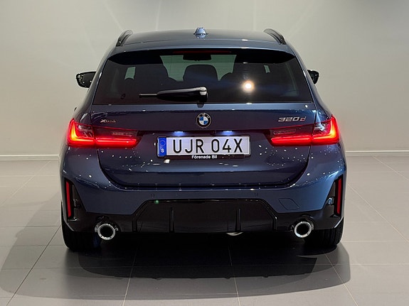 BMW 320d 4 of 5