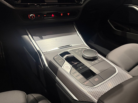 BMW 320d 16 of 18