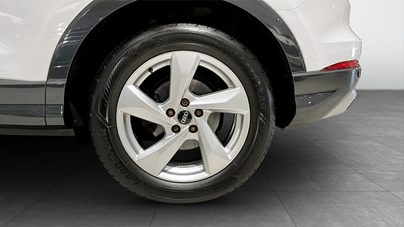 Audi Q3 6 of 13