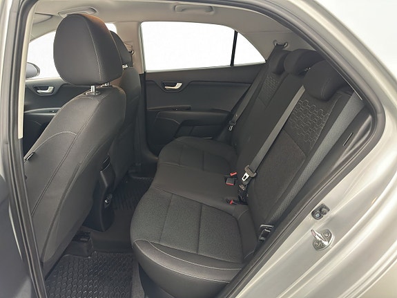 Kia Rio 25 of 30
