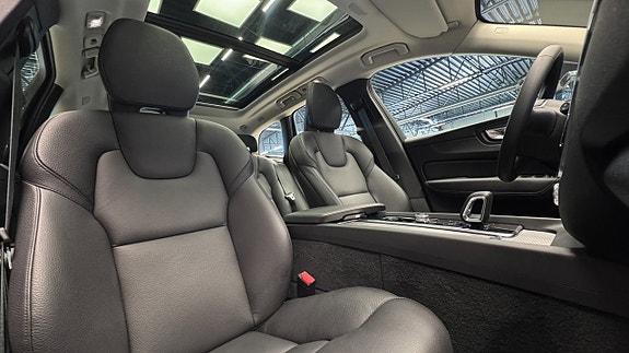Volvo XC60 8 of 20
