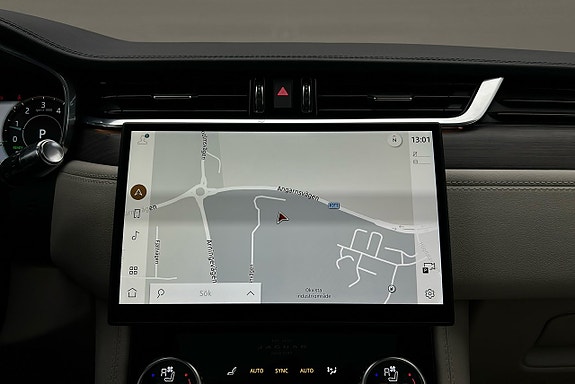 Jaguar F-PACE 8 of 29