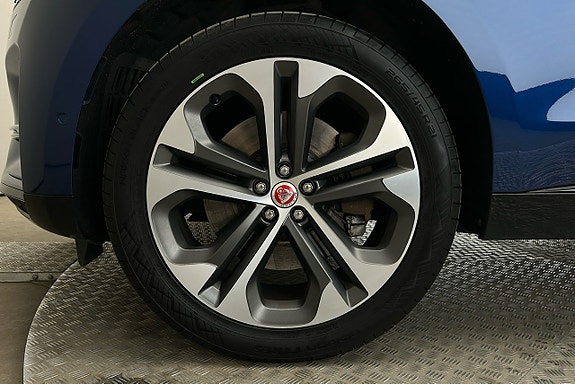 Jaguar F-PACE 12 of 29