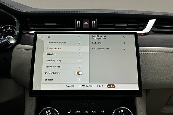 Jaguar F-PACE 25 of 29