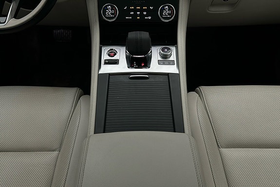 Jaguar F-PACE 9 of 29