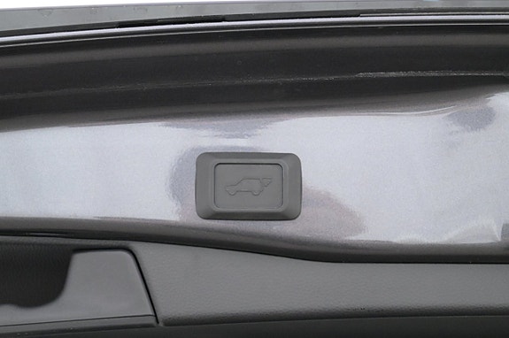 Toyota RAV4 Plug-in Hybrid 25 of 27