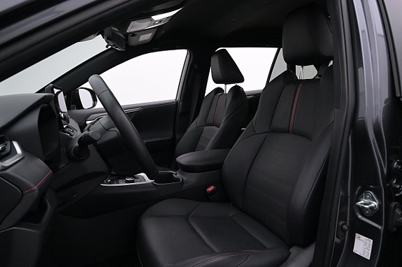Toyota RAV4 Plug-in Hybrid 10 of 27