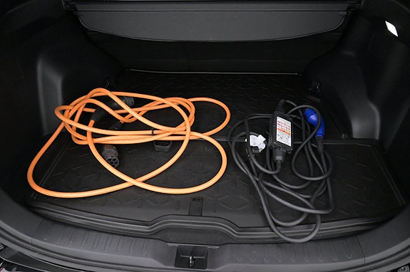 Toyota RAV4 Plug-in Hybrid 26 of 27