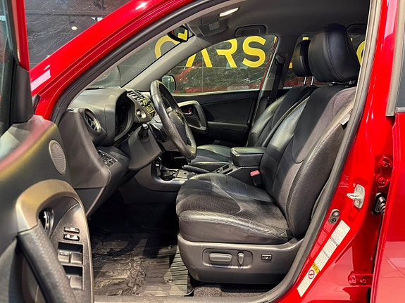 Toyota RAV4 14 of 24