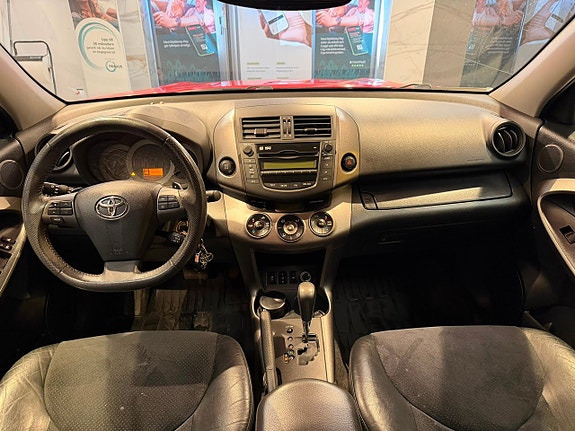 Toyota RAV4 9 of 24