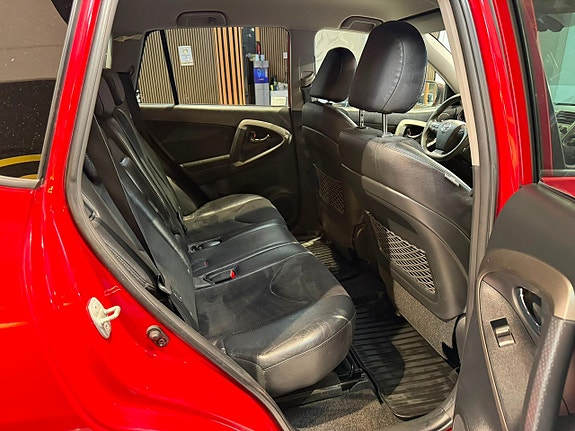 Toyota RAV4 17 of 24
