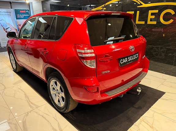 Toyota RAV4 3 of 24