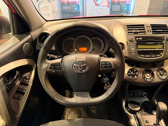 Toyota RAV4 10 of 24