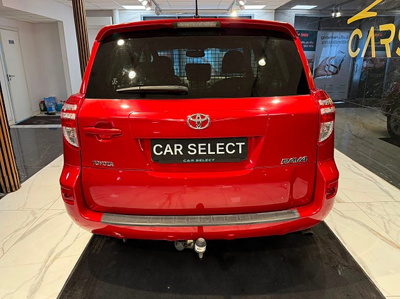 Toyota RAV4 4 of 24