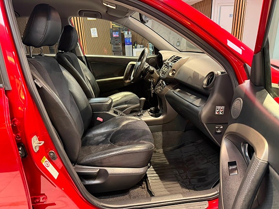 Toyota RAV4 18 of 24