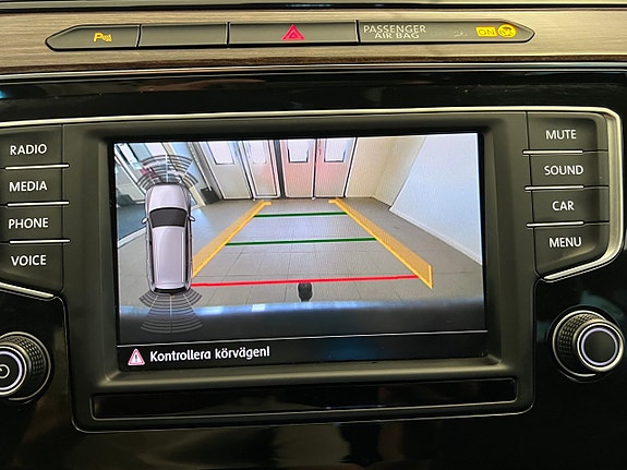 Volkswagen Passat Alltrack 24 of 30