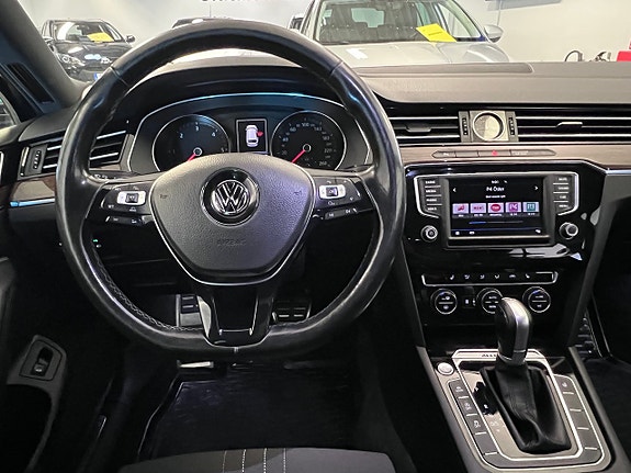 Volkswagen Passat Alltrack 17 of 30