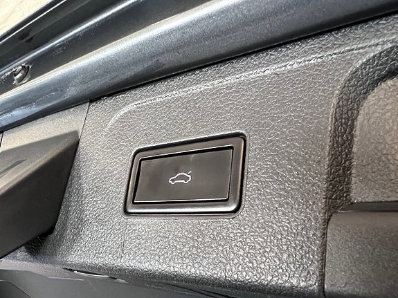 Volkswagen Passat Alltrack 13 of 30