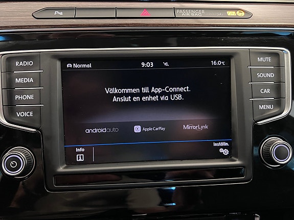 Volkswagen Passat Alltrack 25 of 30
