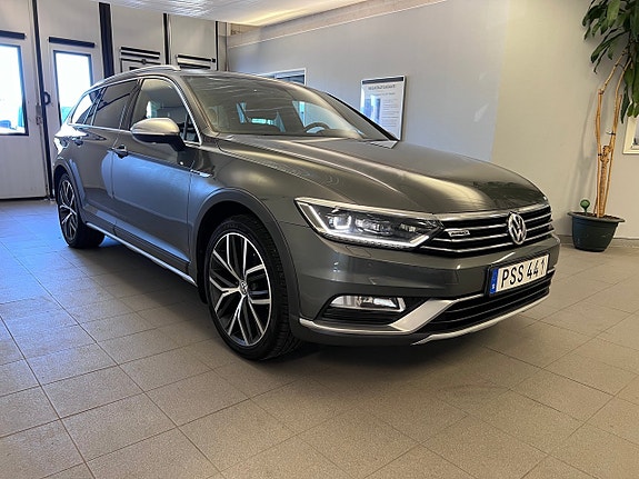 Volkswagen Passat Alltrack 4 of 30