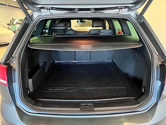 Volkswagen Passat Alltrack 12 of 30