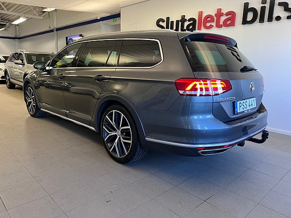 Volkswagen Passat Alltrack 5 of 30