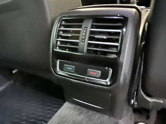 Volkswagen Passat Alltrack 19 of 30