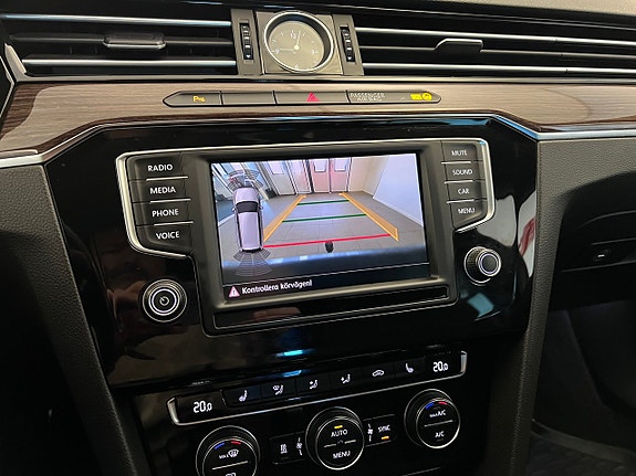 Volkswagen Passat Alltrack 23 of 30