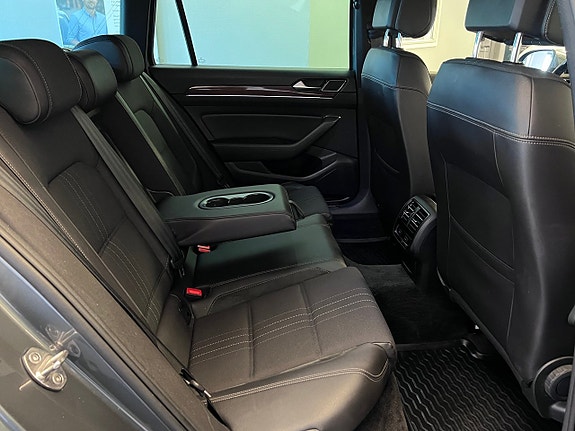 Volkswagen Passat Alltrack 14 of 30