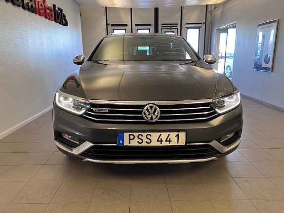 Volkswagen Passat Alltrack 3 of 30