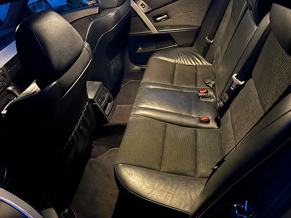 BMW 520i 4 of 5