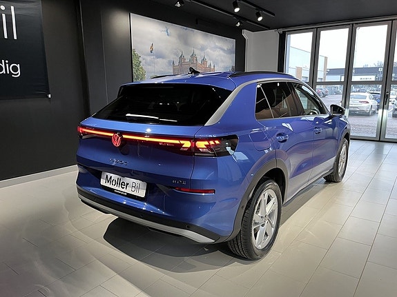 Volkswagen T-Roc 2 of 19